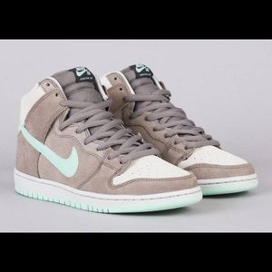 Nike Dunk High Top Pro SB Soft Grey